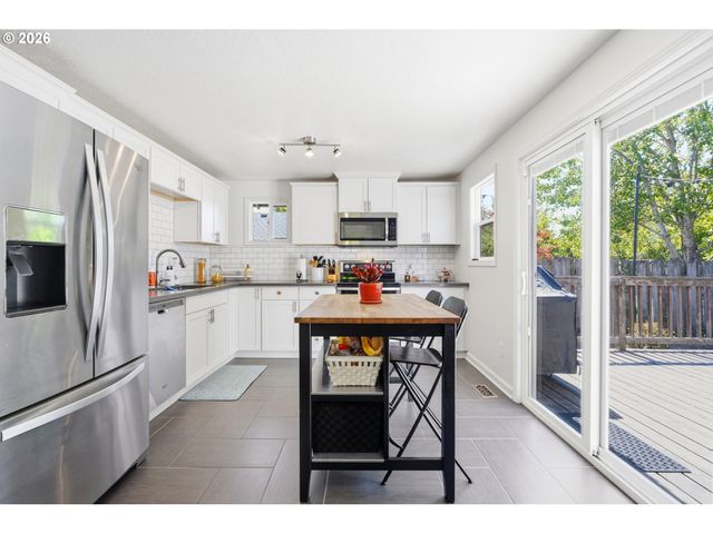 6391 Se HULL Ave, Milwaukie, OR 97267