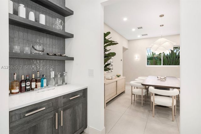 2181 N Bay Rd, Miami Beach, FL 33140