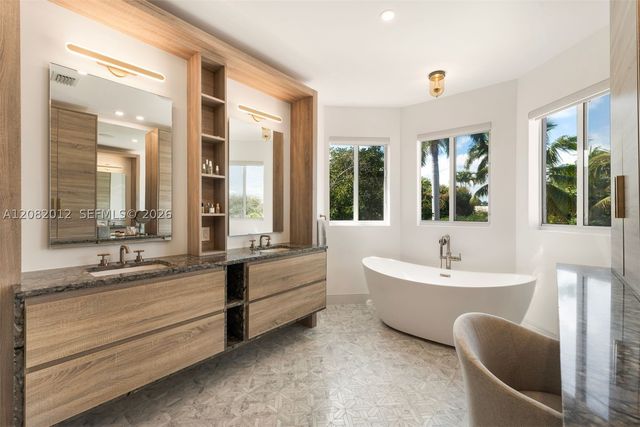 2181 N Bay Rd, Miami Beach, FL 33140