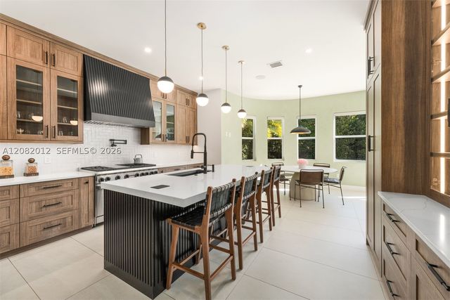 2181 N Bay Rd, Miami Beach, FL 33140