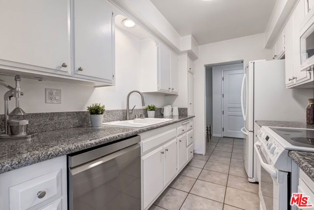 809 S Bundy Drive 214, Los Angeles, CA 90049