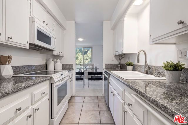 809 S Bundy Drive 214, Los Angeles, CA 90049