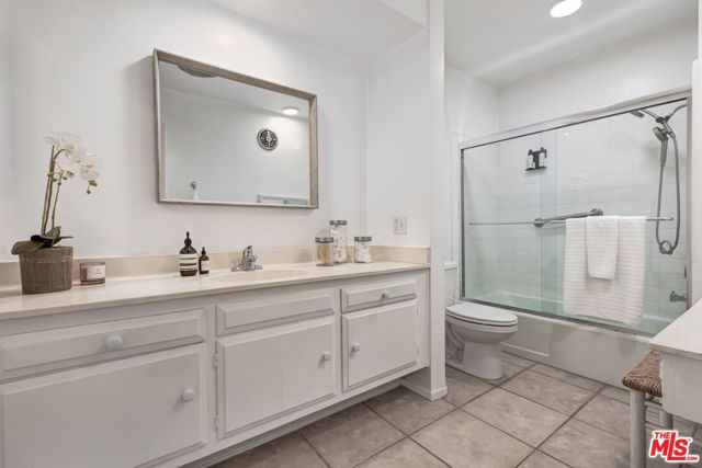 809 S Bundy Drive 214, Los Angeles, CA 90049