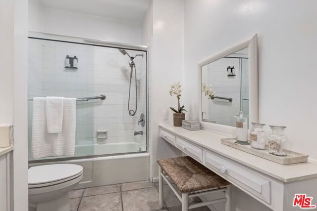 809 S Bundy Drive 214, Los Angeles, CA 90049