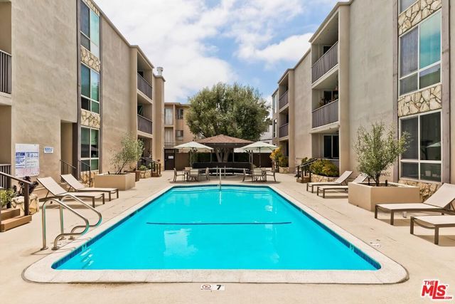 809 S Bundy Drive 214, Los Angeles, CA 90049