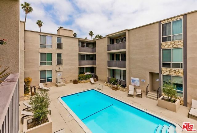 809 S Bundy Drive 214, Los Angeles, CA 90049