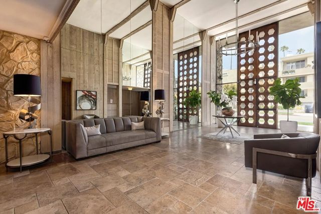 809 S Bundy Drive 214, Los Angeles, CA 90049