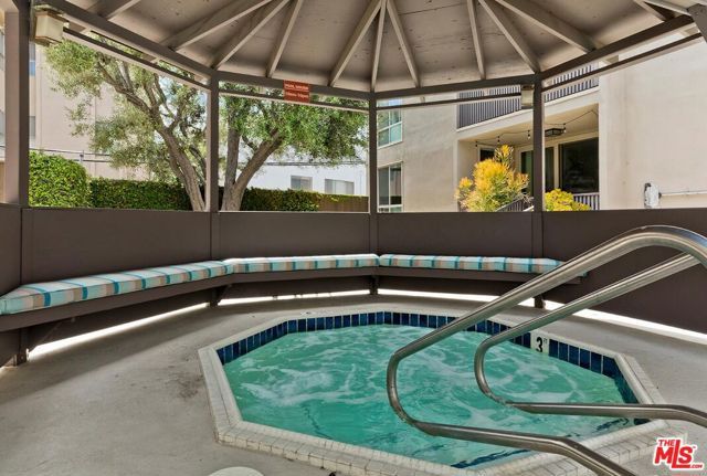 809 S Bundy Drive 214, Los Angeles, CA 90049