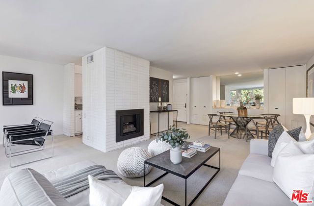 809 S Bundy Drive 214, Los Angeles, CA 90049