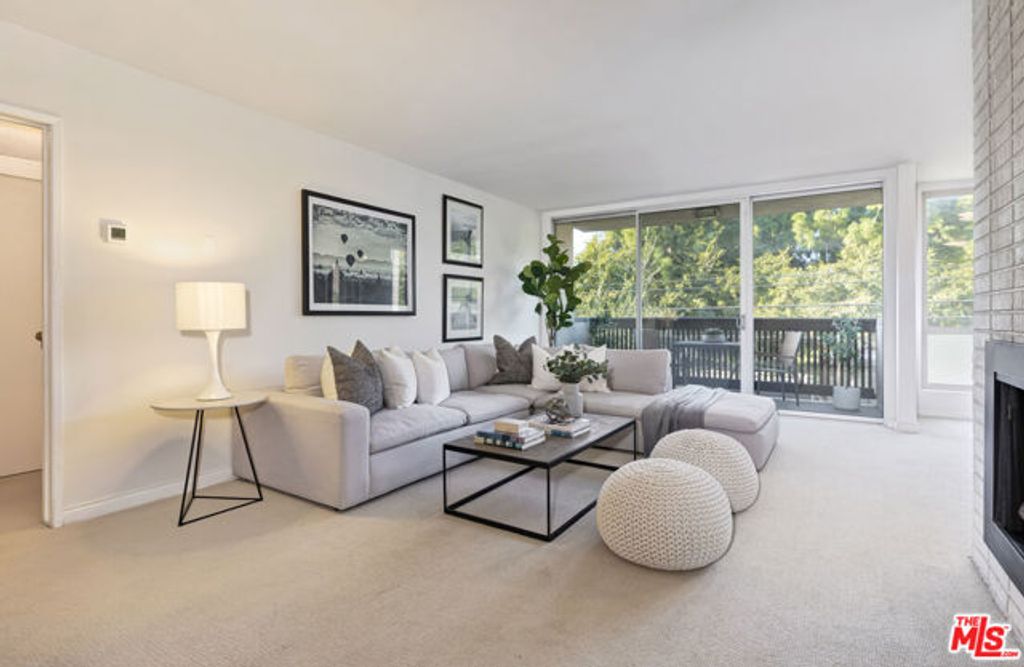 809 S Bundy Drive 214, Los Angeles, CA 90049