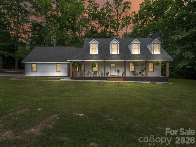213 Raintree Drive, Hendersonville, NC 28791