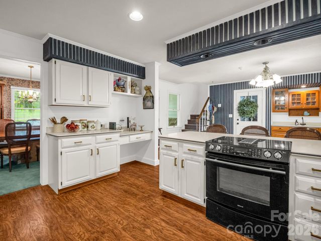 213 Raintree Drive, Hendersonville, NC 28791