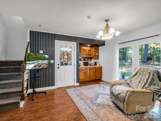 213 Raintree Drive, Hendersonville, NC 28791