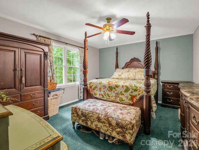 213 Raintree Drive, Hendersonville, NC 28791