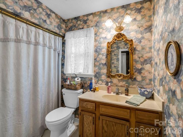 213 Raintree Drive, Hendersonville, NC 28791