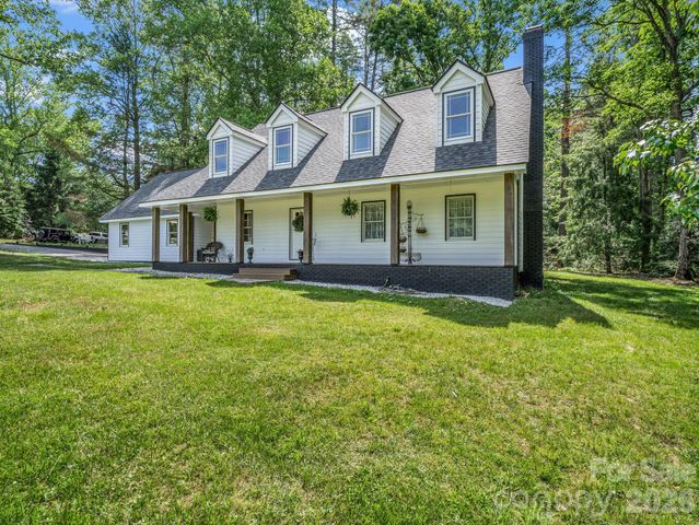 213 Raintree Drive, Hendersonville, NC 28791
