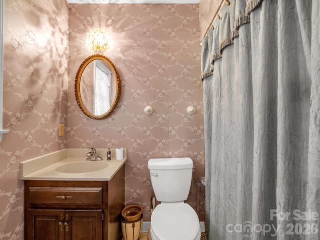 213 Raintree Drive, Hendersonville, NC 28791