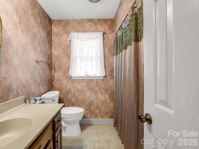 213 Raintree Drive, Hendersonville, NC 28791