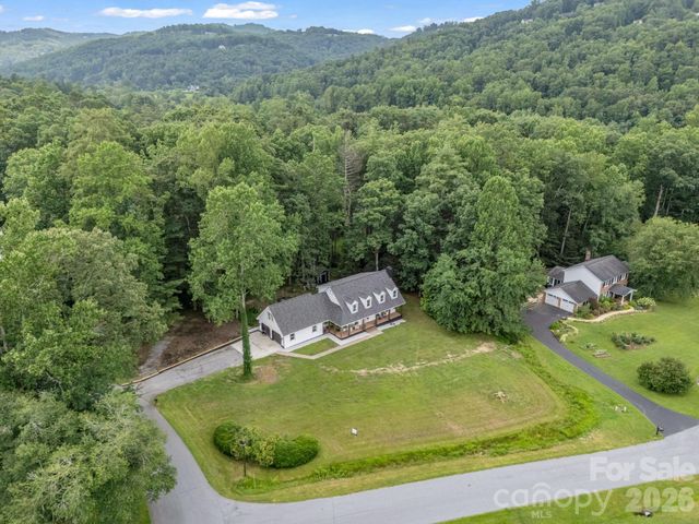213 Raintree Drive, Hendersonville, NC 28791