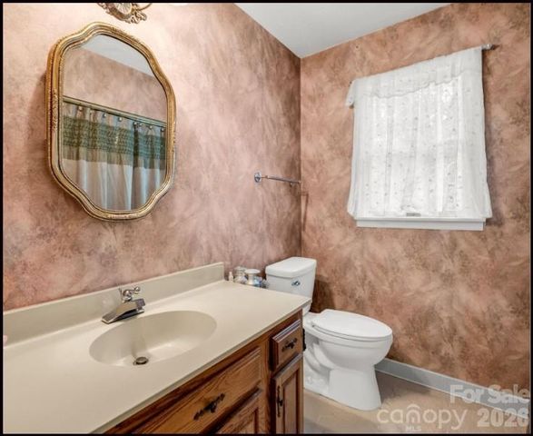 213 Raintree Drive, Hendersonville, NC 28791