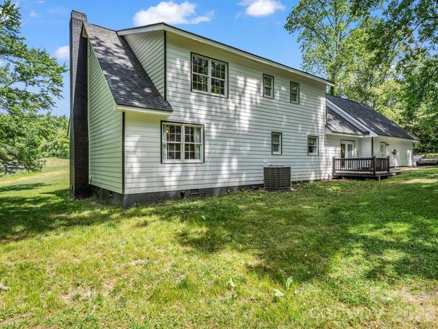 213 Raintree Drive, Hendersonville, NC 28791