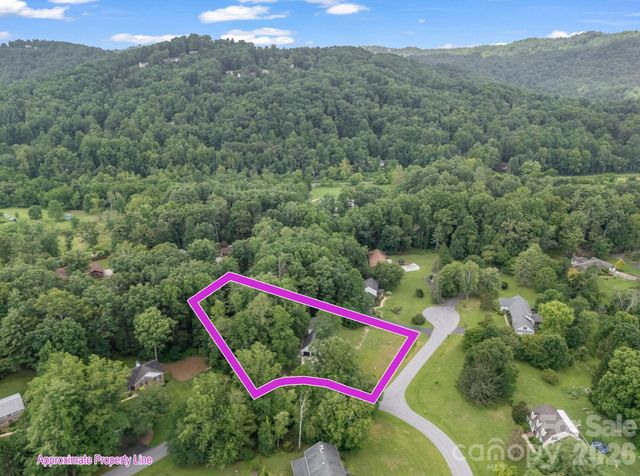 213 Raintree Drive, Hendersonville, NC 28791