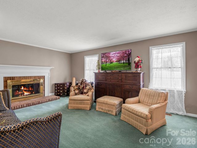 213 Raintree Drive, Hendersonville, NC 28791