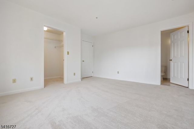 71 Village Dr, Morris Twp., NJ 07960