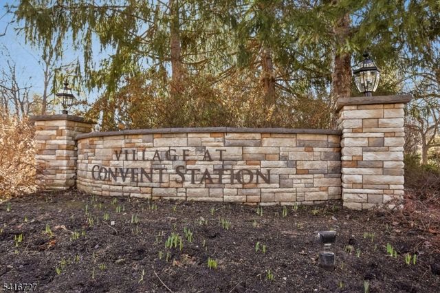 71 Village Dr, Morris Twp., NJ 07960