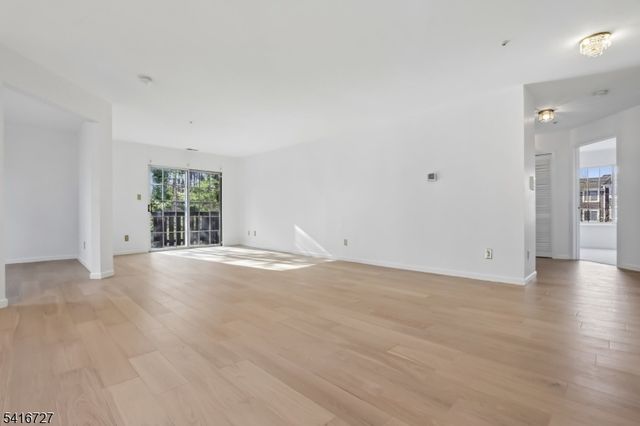 71 Village Dr, Morris Twp., NJ 07960