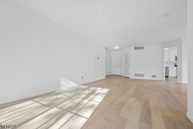 71 Village Dr, Morris Twp., NJ 07960