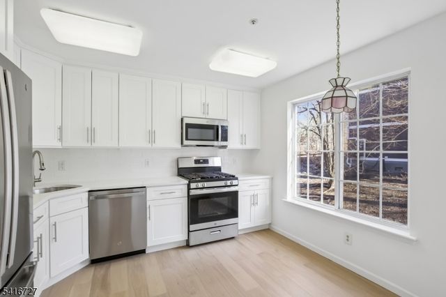 71 Village Dr, Morris Twp., NJ 07960