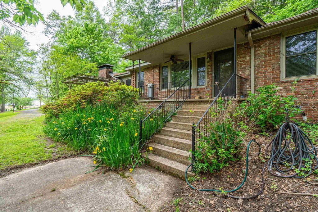 700 Carter Road, Arkadelphia, AR 71923