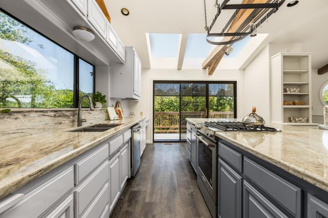 13738 Sun Forest Dr, Penn Valley, CA 95946