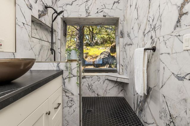 13738 Sun Forest Dr, Penn Valley, CA 95946