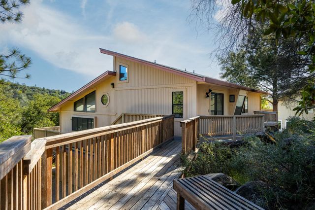 13738 Sun Forest Dr, Penn Valley, CA 95946