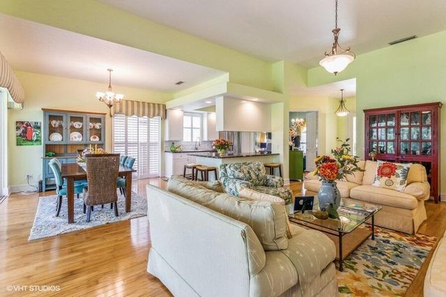 170 Euphrates Circle, Palm Beach Gardens, FL 33410