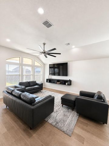 384 Biscayne Bay BND, Kyle, TX 78640