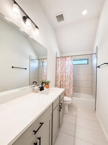 384 Biscayne Bay BND, Kyle, TX 78640
