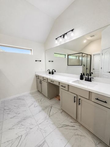 384 Biscayne Bay BND, Kyle, TX 78640