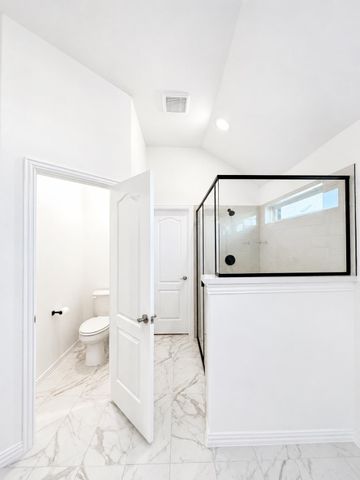 384 Biscayne Bay BND, Kyle, TX 78640