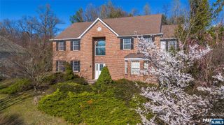 10 Pierson Court, Mahwah, NJ 07430