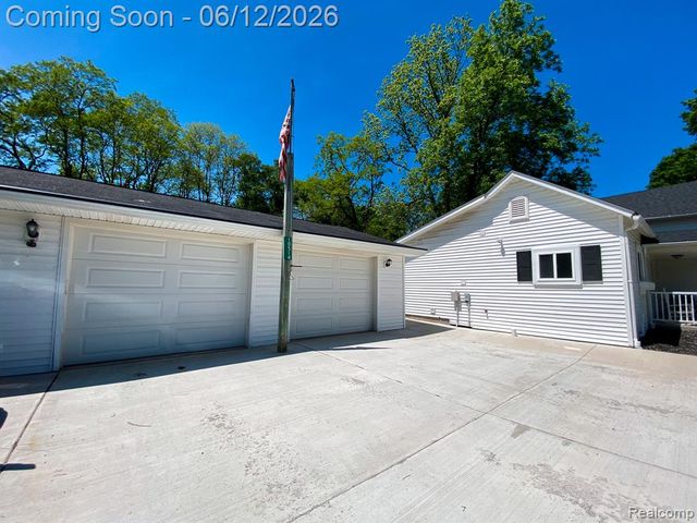10514 Hamburg Road, Whitmore Lake, MI 48189