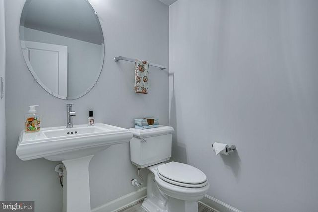 518 TRIGGERFISH DR, Oxon Hill, MD 20745