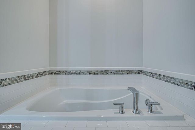 518 TRIGGERFISH DR, Oxon Hill, MD 20745