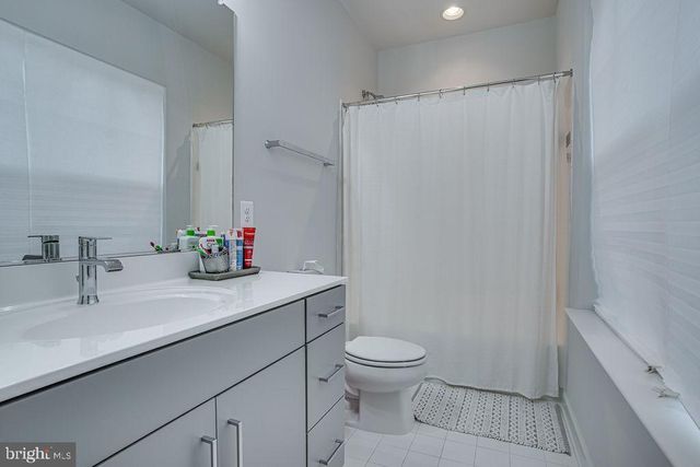 518 TRIGGERFISH DR, Oxon Hill, MD 20745