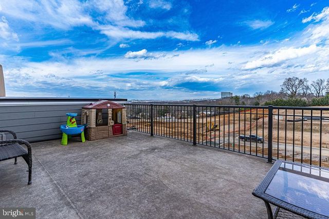 518 TRIGGERFISH DR, Oxon Hill, MD 20745