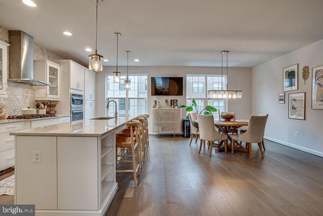 518 TRIGGERFISH DR, Oxon Hill, MD 20745