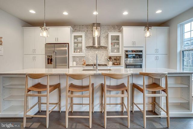 518 TRIGGERFISH DR, Oxon Hill, MD 20745