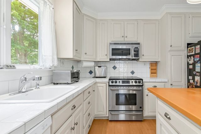 315 Hale St, Beverly, MA 01915